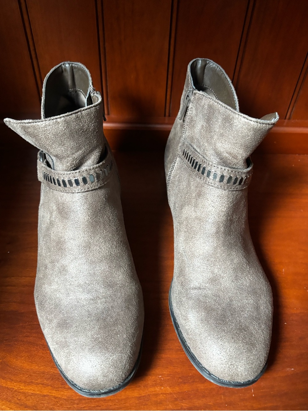Bass VTG Margo Suede Ankle H.G. Bass Boots. Size 9